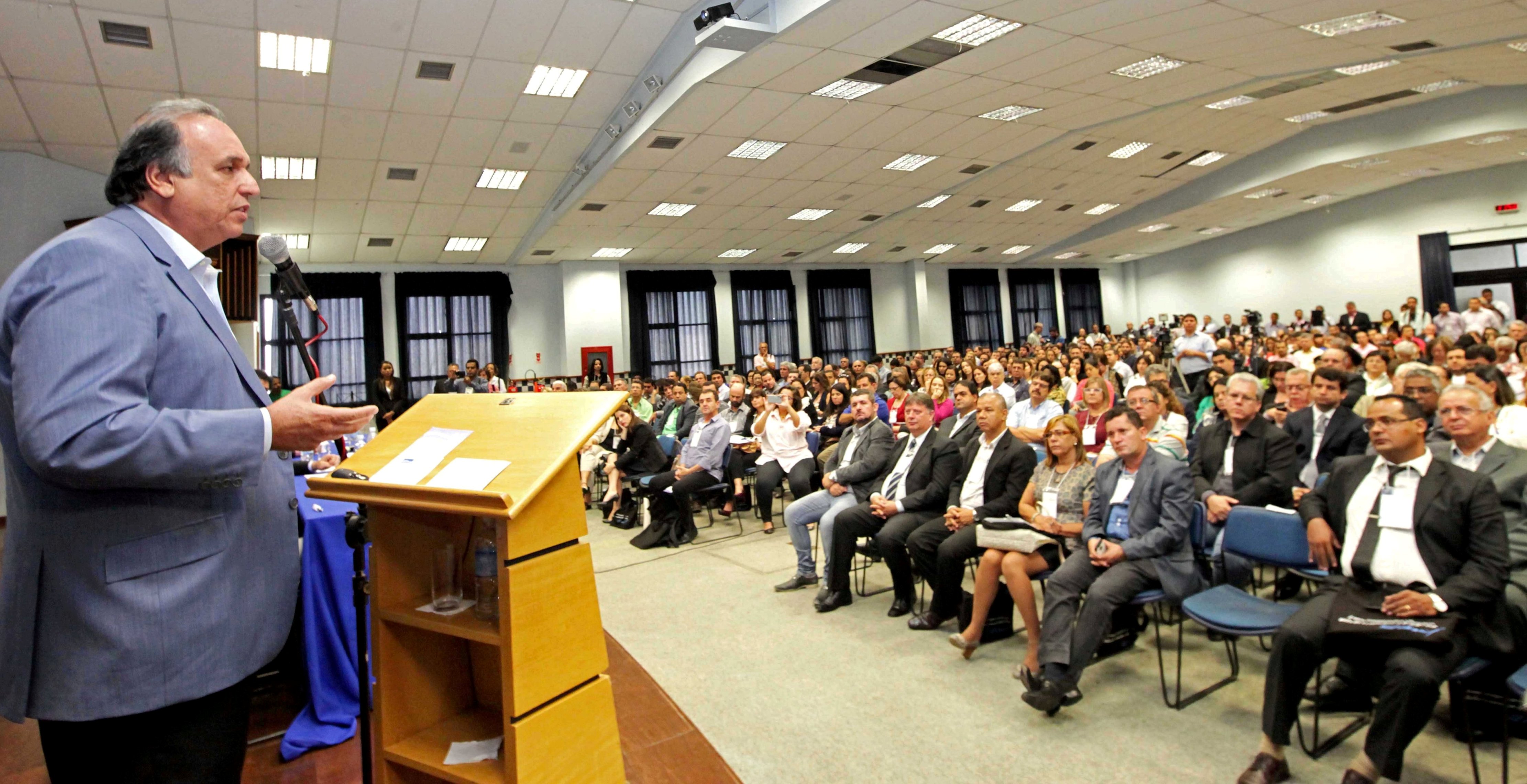Prefeito de Macuco participa do I Seminário de Consórcios de Saúde