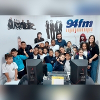 Garotada vive experiência inesquecível em visita à Rádio 94 FM