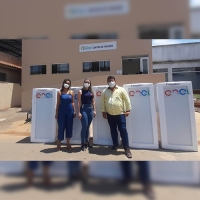 ENEL doa geladeiras ao município de Macuco 
