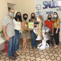Mascote do ‘Saúde em Foco’ homenageia médico macuquense