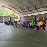 Alunos transformam ginásio em palco de emoção e integração