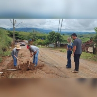 Prefeita e secretário de Governo vistoriam bairros em Macuco 